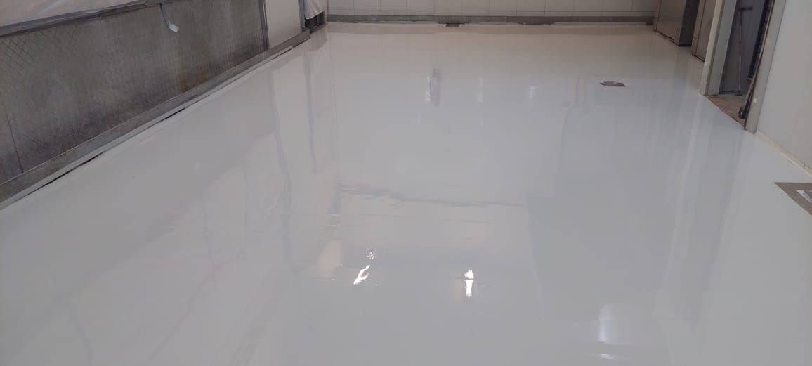 Reparación y pintura de pisos industriales en supermercados